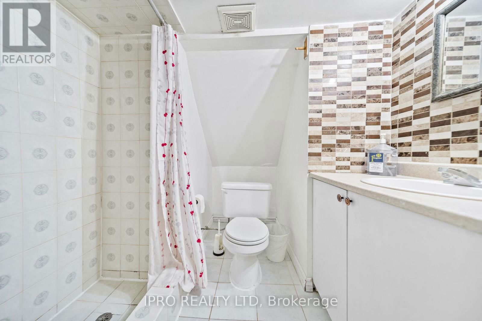 14 SADDLEBACK SQUARE Image 41