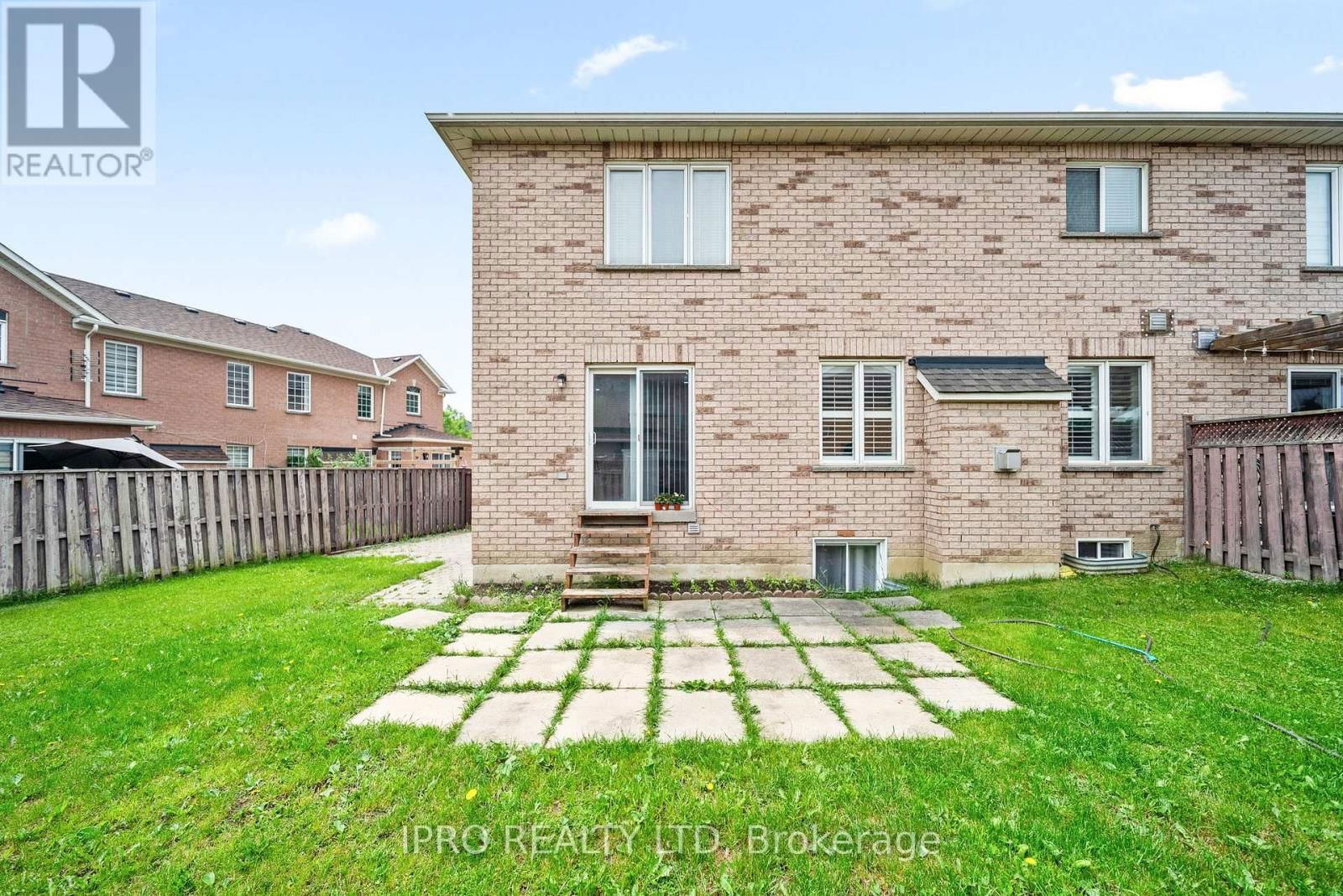 14 SADDLEBACK SQUARE Image 42