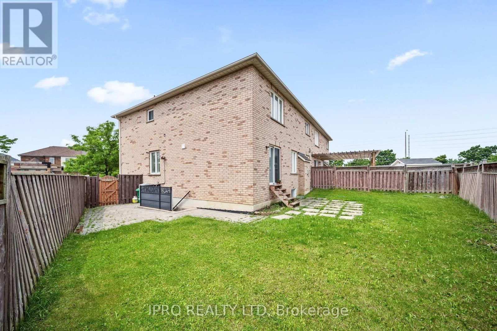 14 SADDLEBACK SQUARE Image 43