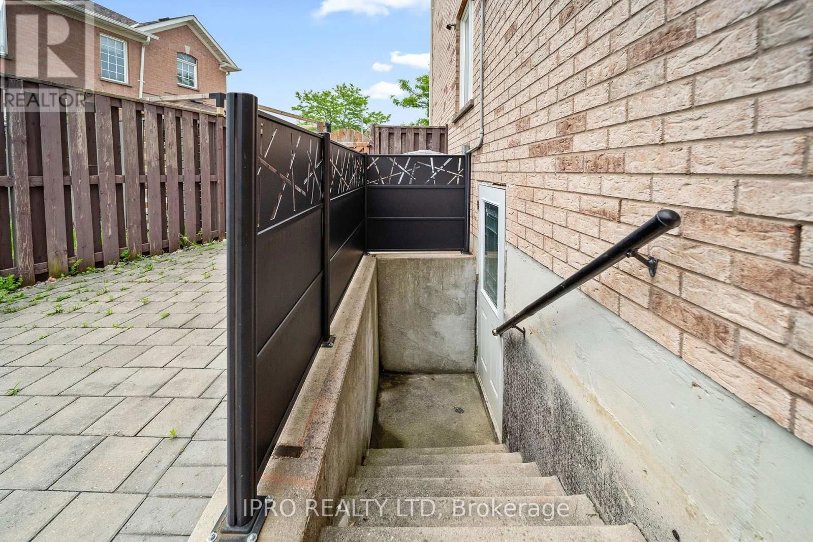 14 SADDLEBACK SQUARE Image 44