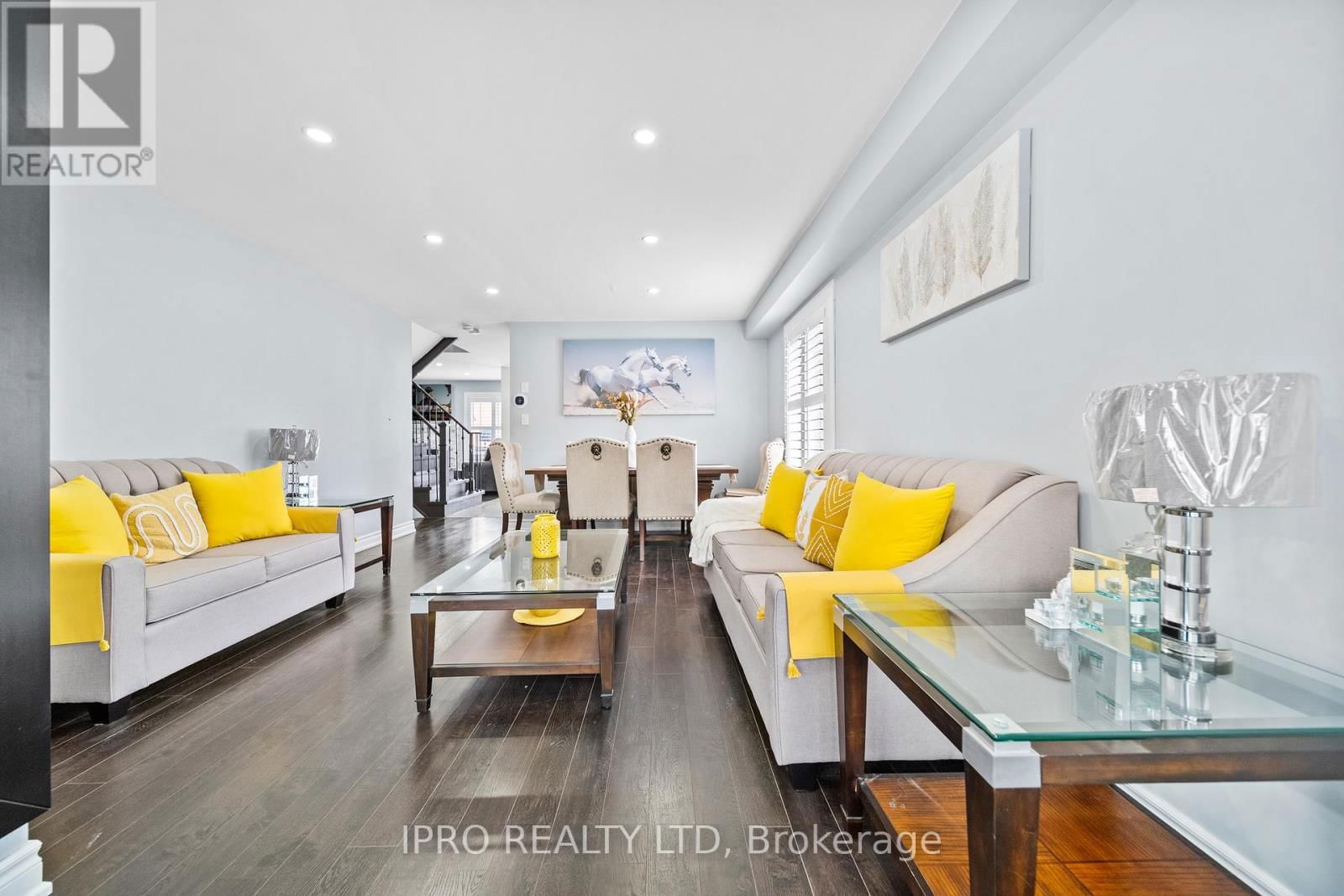 14 SADDLEBACK SQUARE Image 6