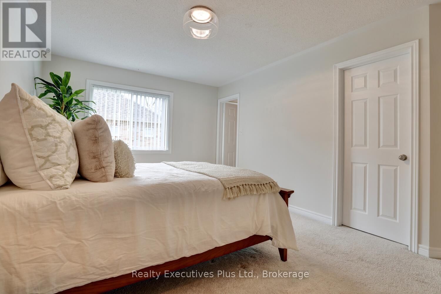 44 - 233 DUSKYWING WAY Image 32