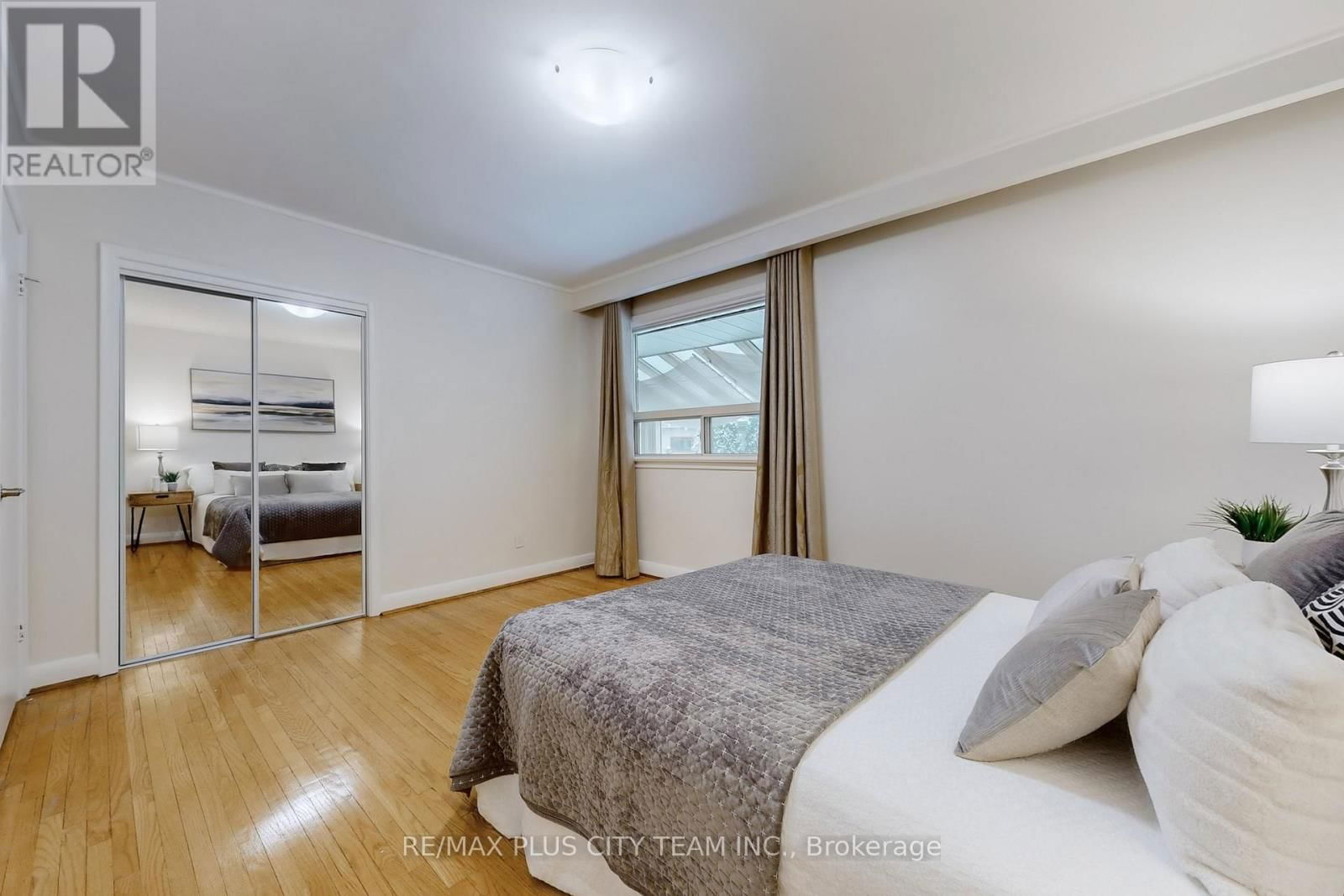 17 HEDGES BOULEVARD Image 15