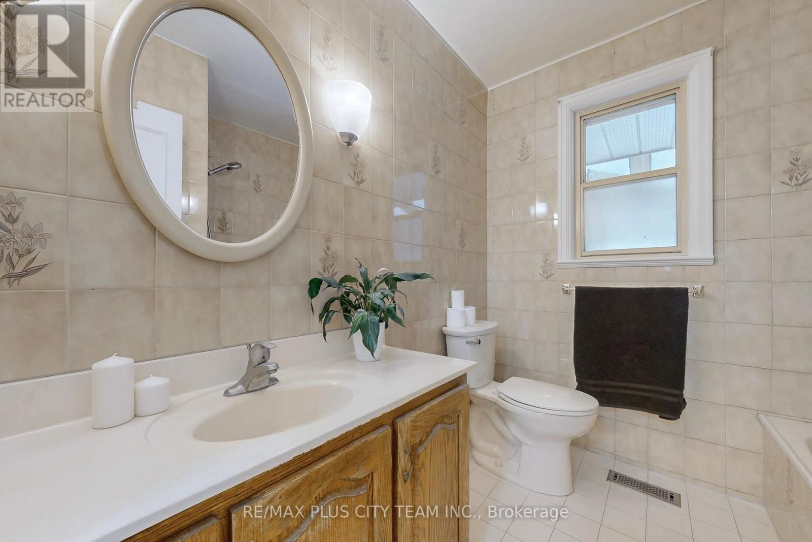17 HEDGES BOULEVARD Image 17