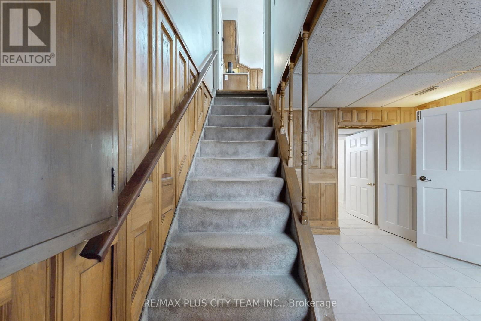 17 HEDGES BOULEVARD Image 20