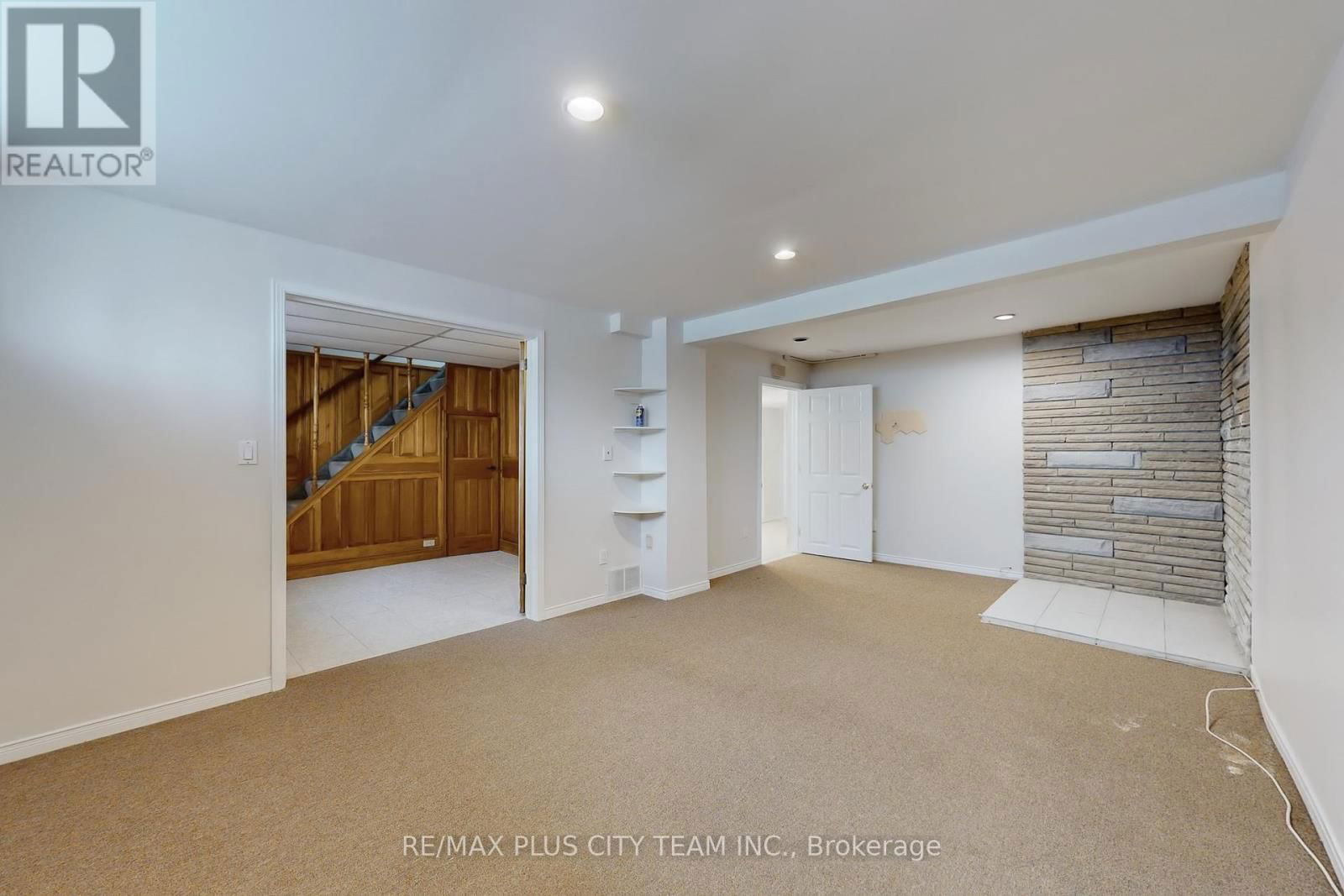 17 HEDGES BOULEVARD Image 22