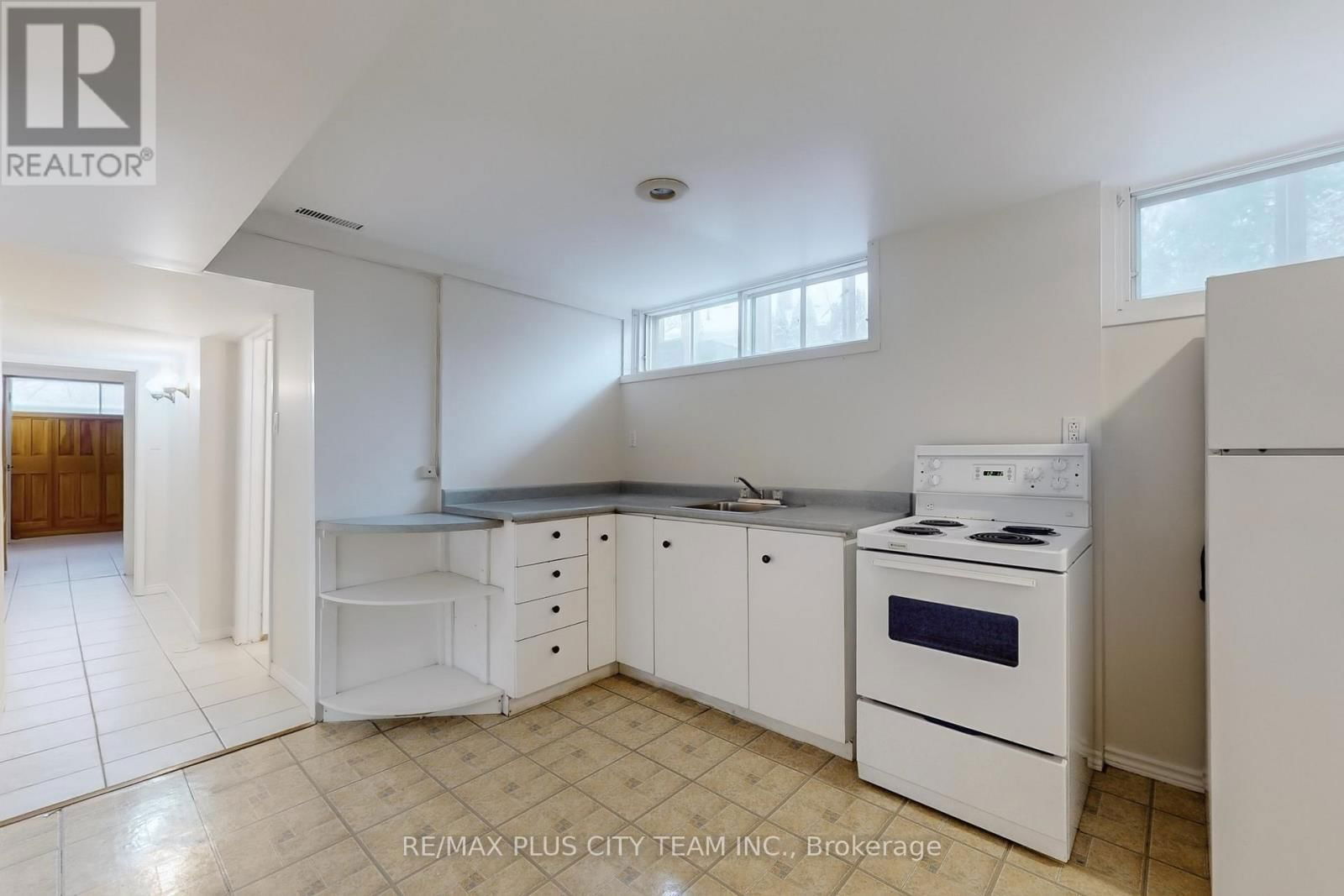 17 HEDGES BOULEVARD Image 25