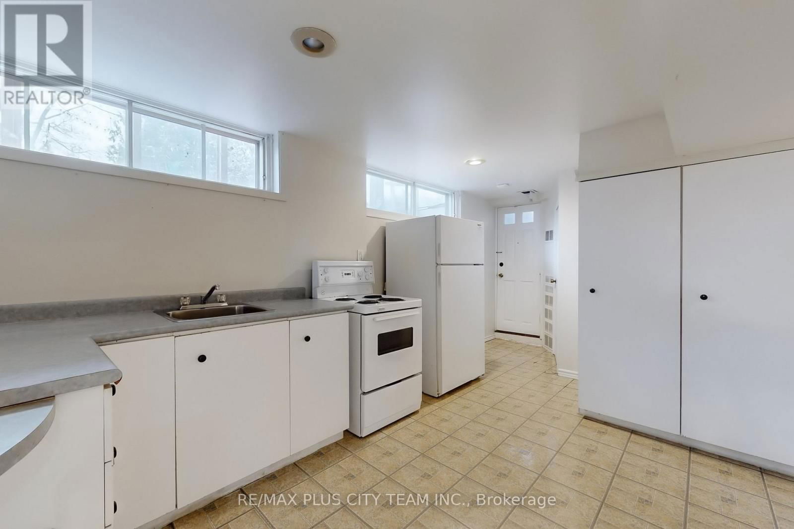 17 HEDGES BOULEVARD Image 26