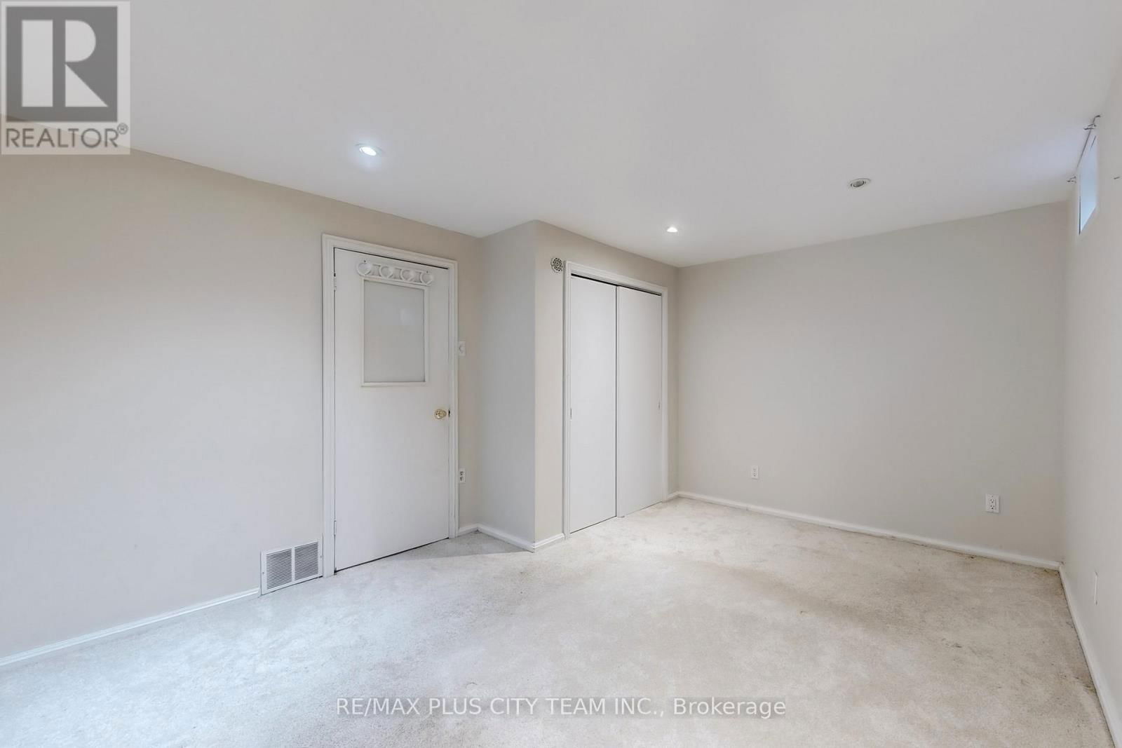 17 HEDGES BOULEVARD Image 28