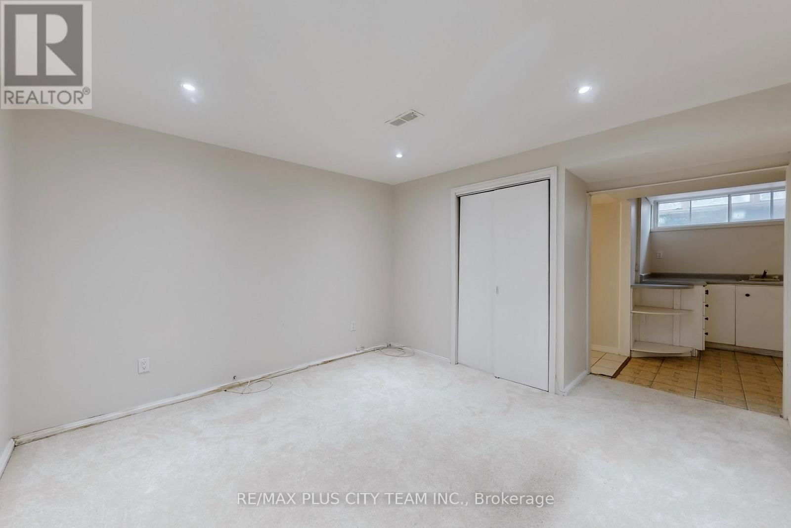 17 HEDGES BOULEVARD Image 29