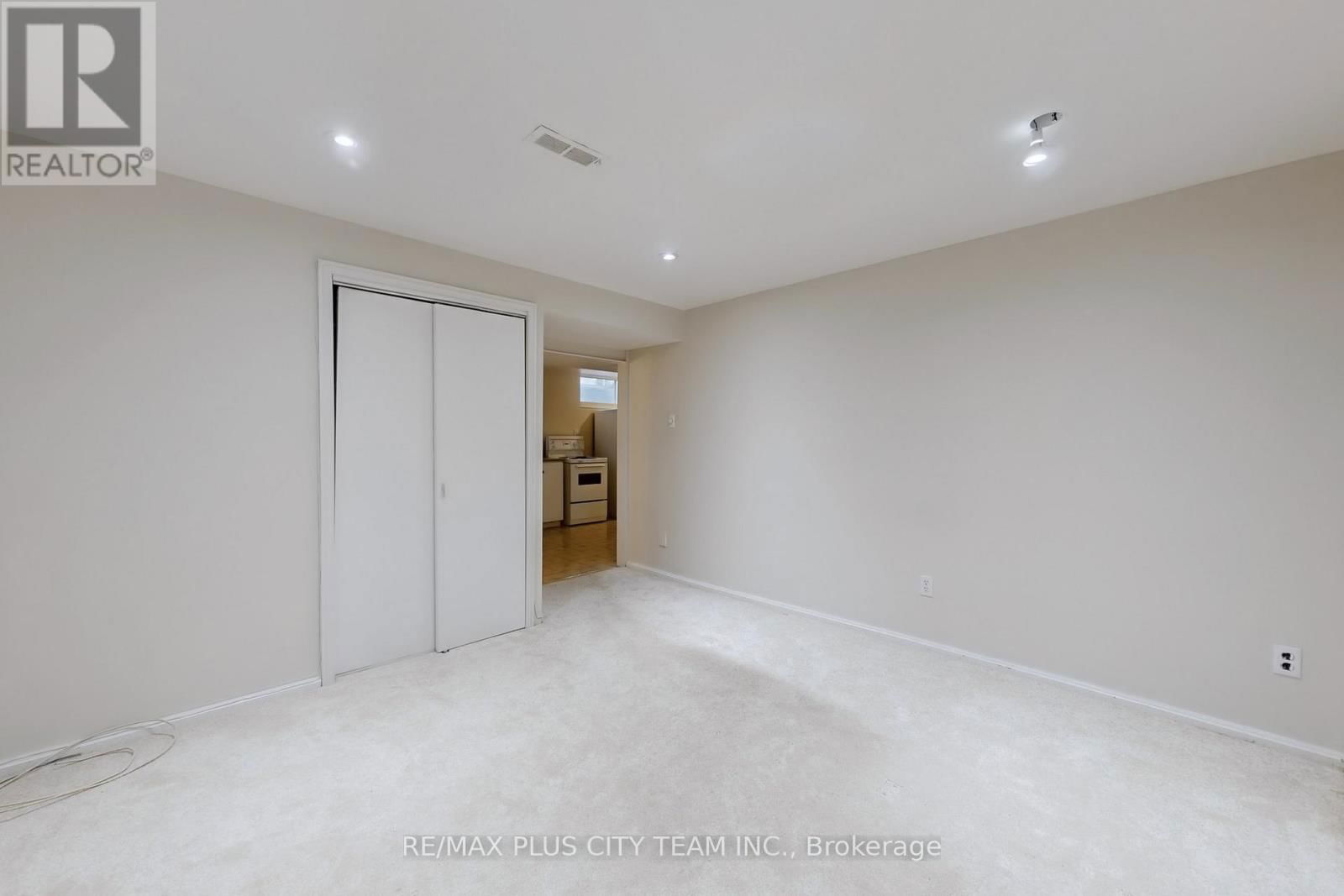 17 HEDGES BOULEVARD Image 30