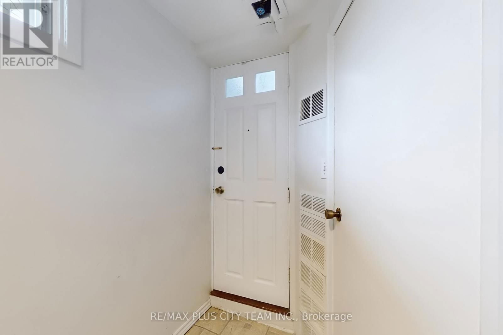 17 HEDGES BOULEVARD Image 34