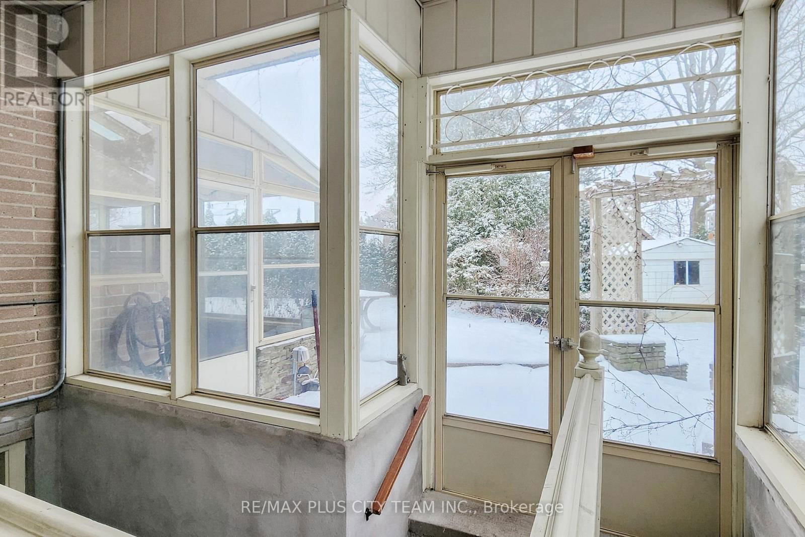 17 HEDGES BOULEVARD Image 35