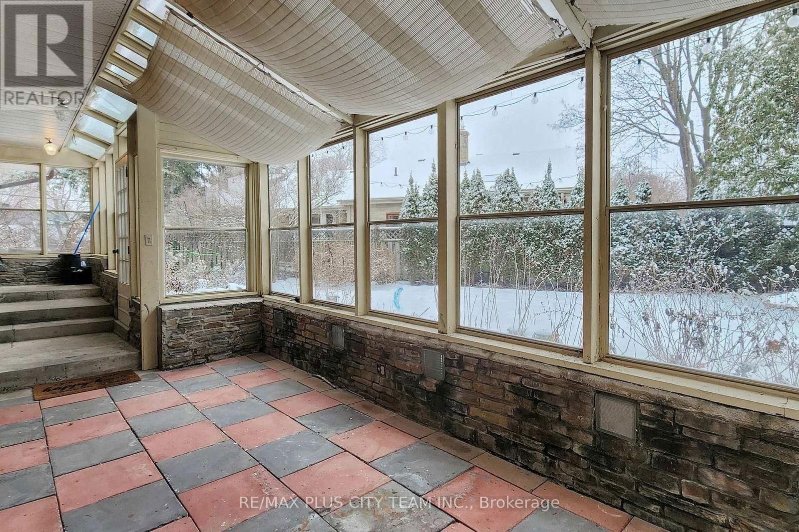 17 HEDGES BOULEVARD Image 36