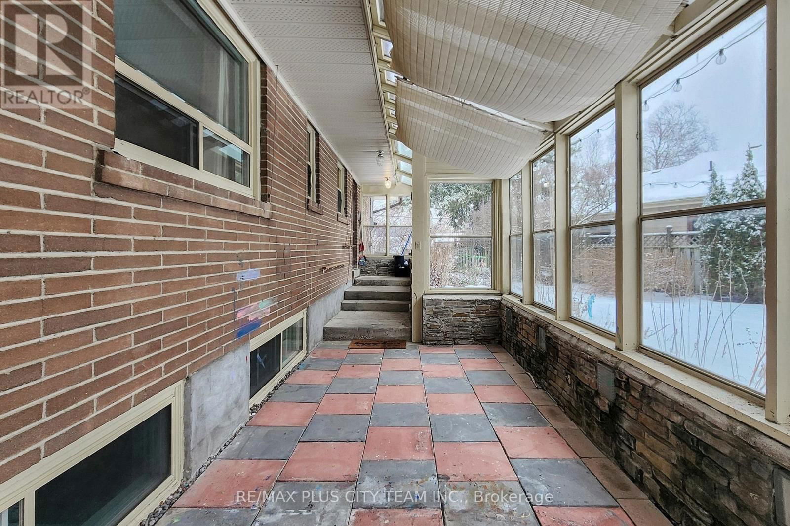 17 HEDGES BOULEVARD Image 37