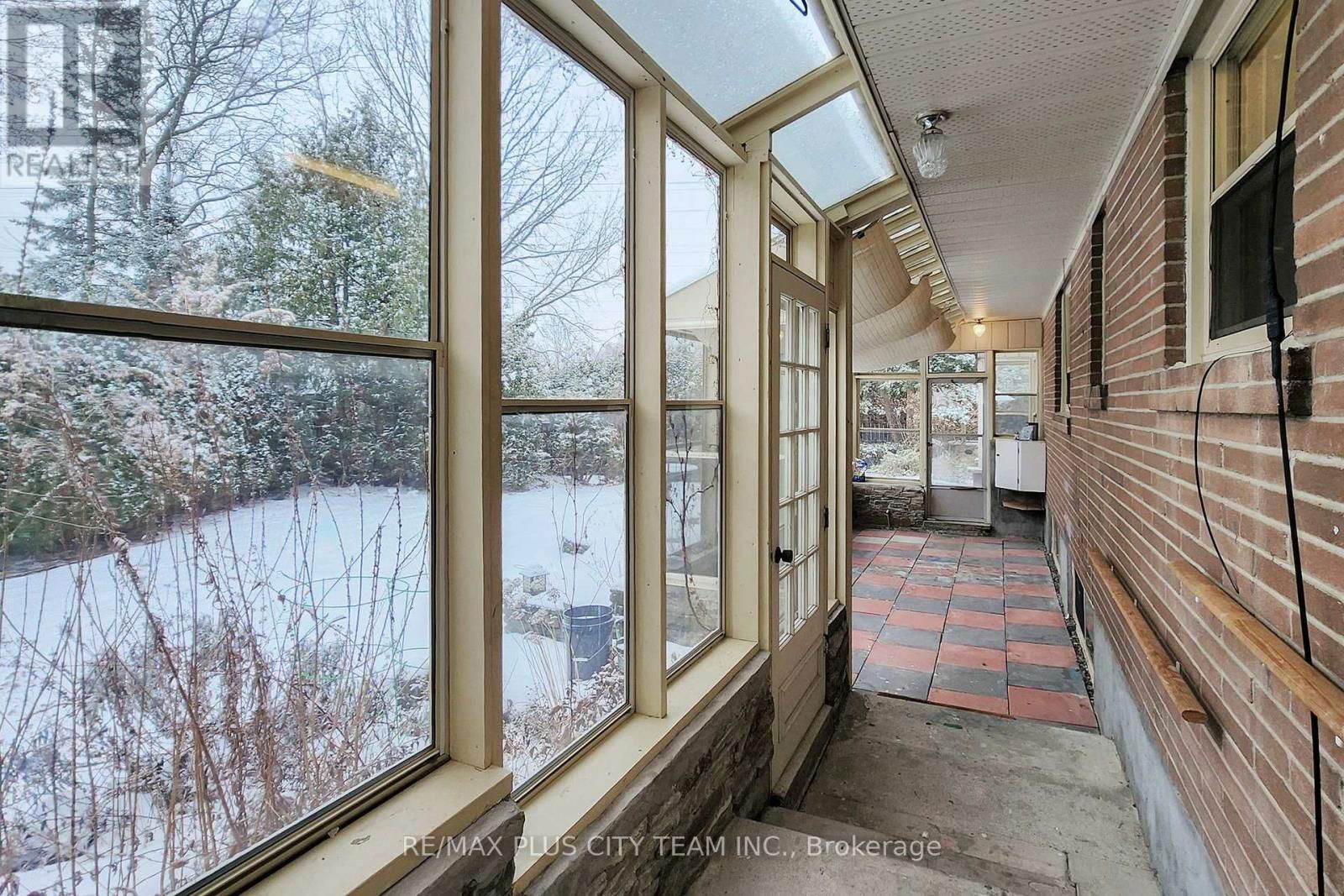 17 HEDGES BOULEVARD Image 39