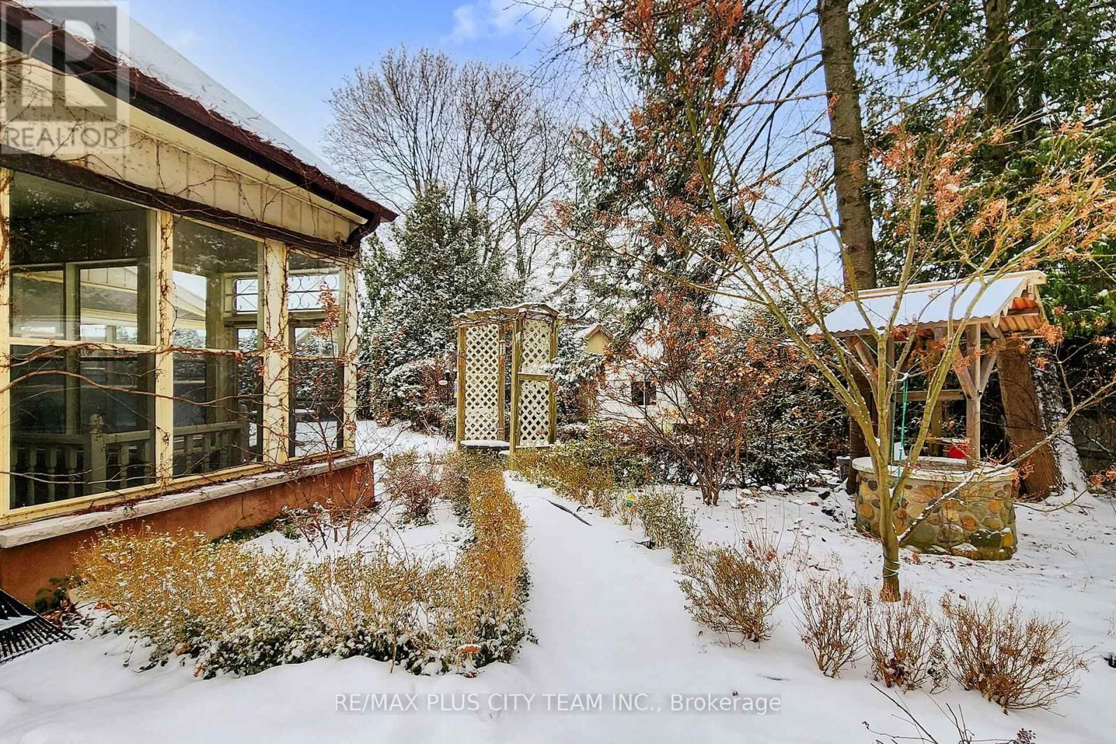 17 HEDGES BOULEVARD Image 45