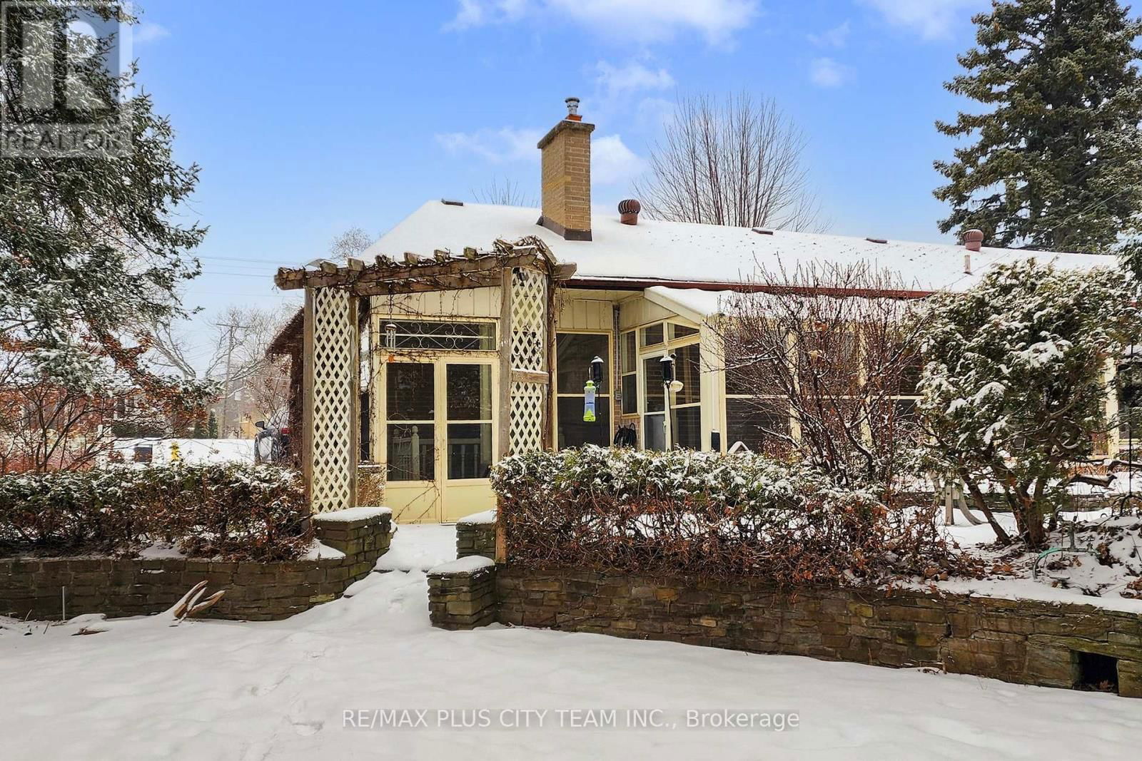 17 HEDGES BOULEVARD Image 46