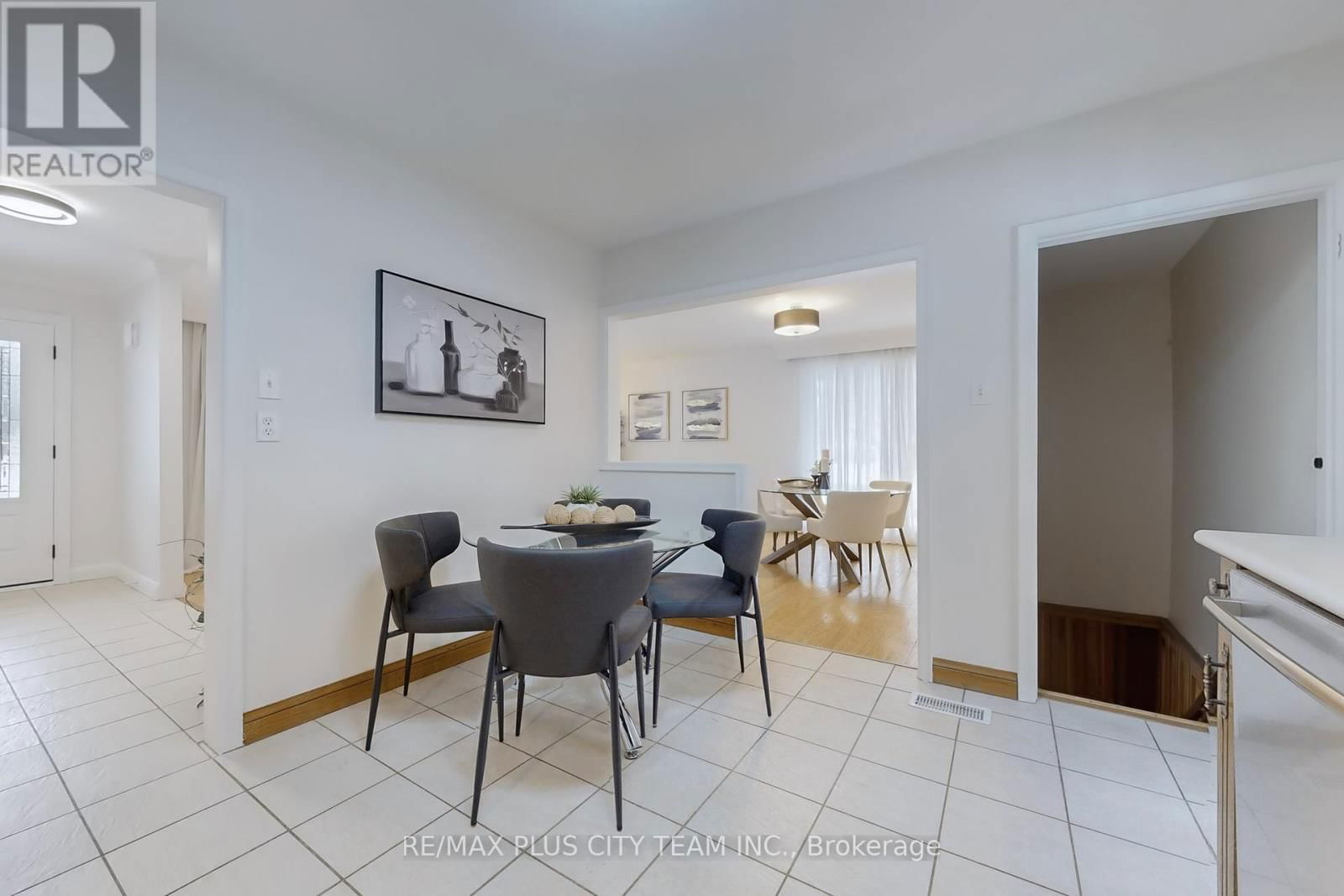 17 HEDGES BOULEVARD Image 9