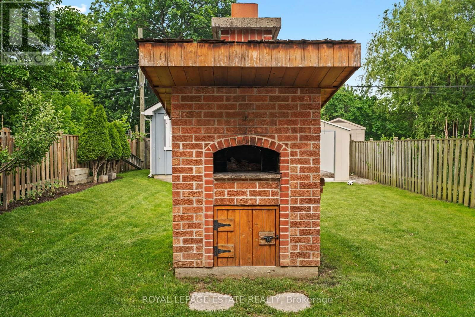 9 DIXINGTON CRESCENT Image 25