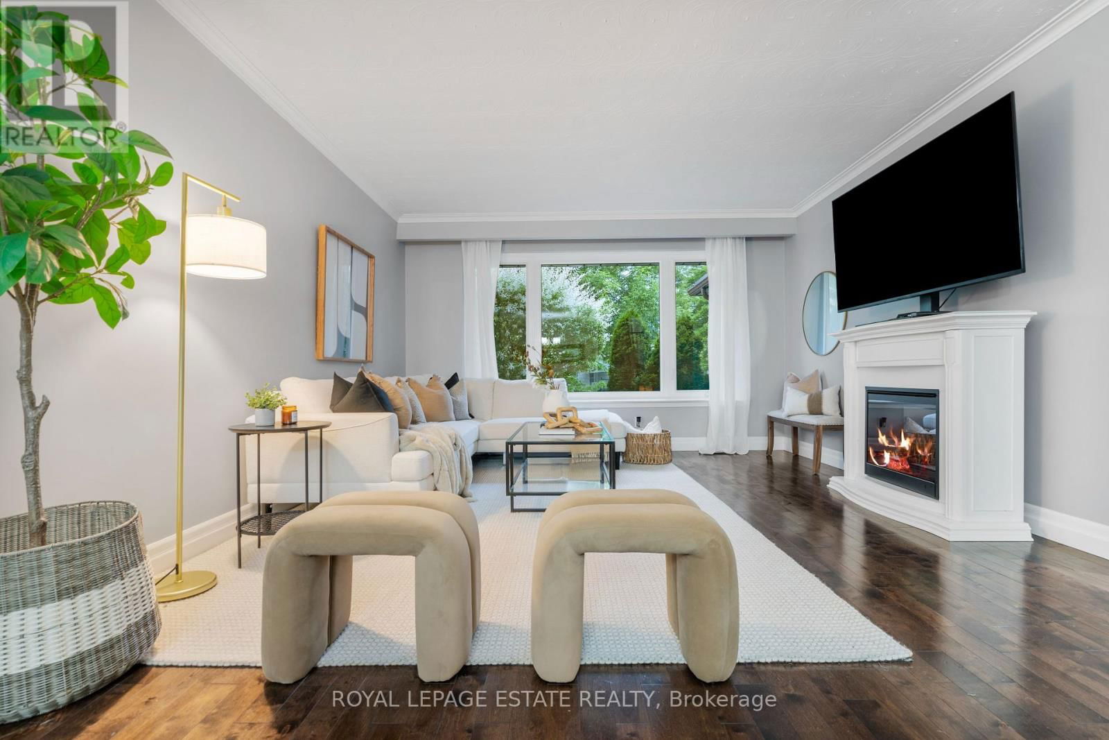 9 DIXINGTON CRESCENT Image 3