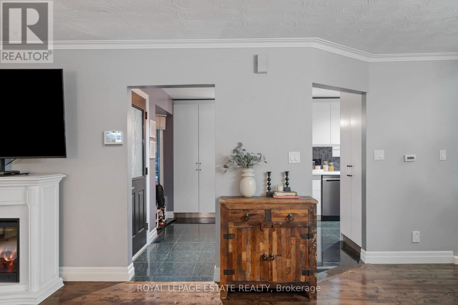 9 DIXINGTON CRESCENT Image 9