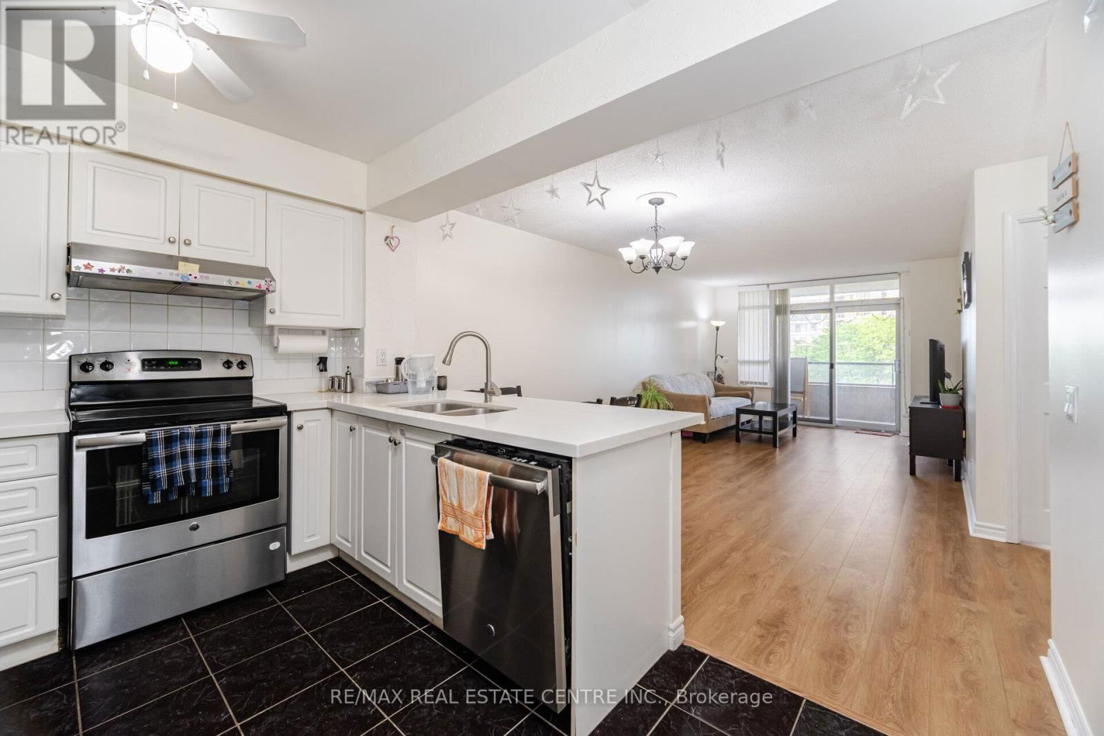 514 - 35 KINGSBRIDGE GARDEN CIRCLE Image 7