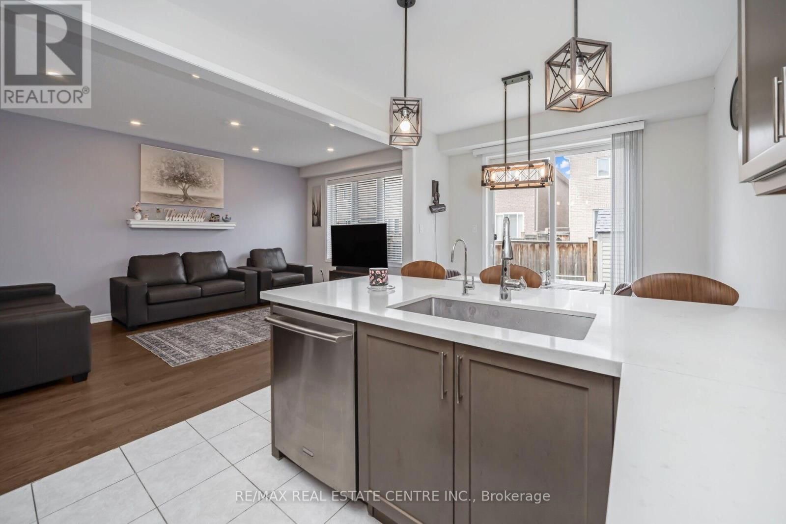 343 EMMETT LANDING Image 18