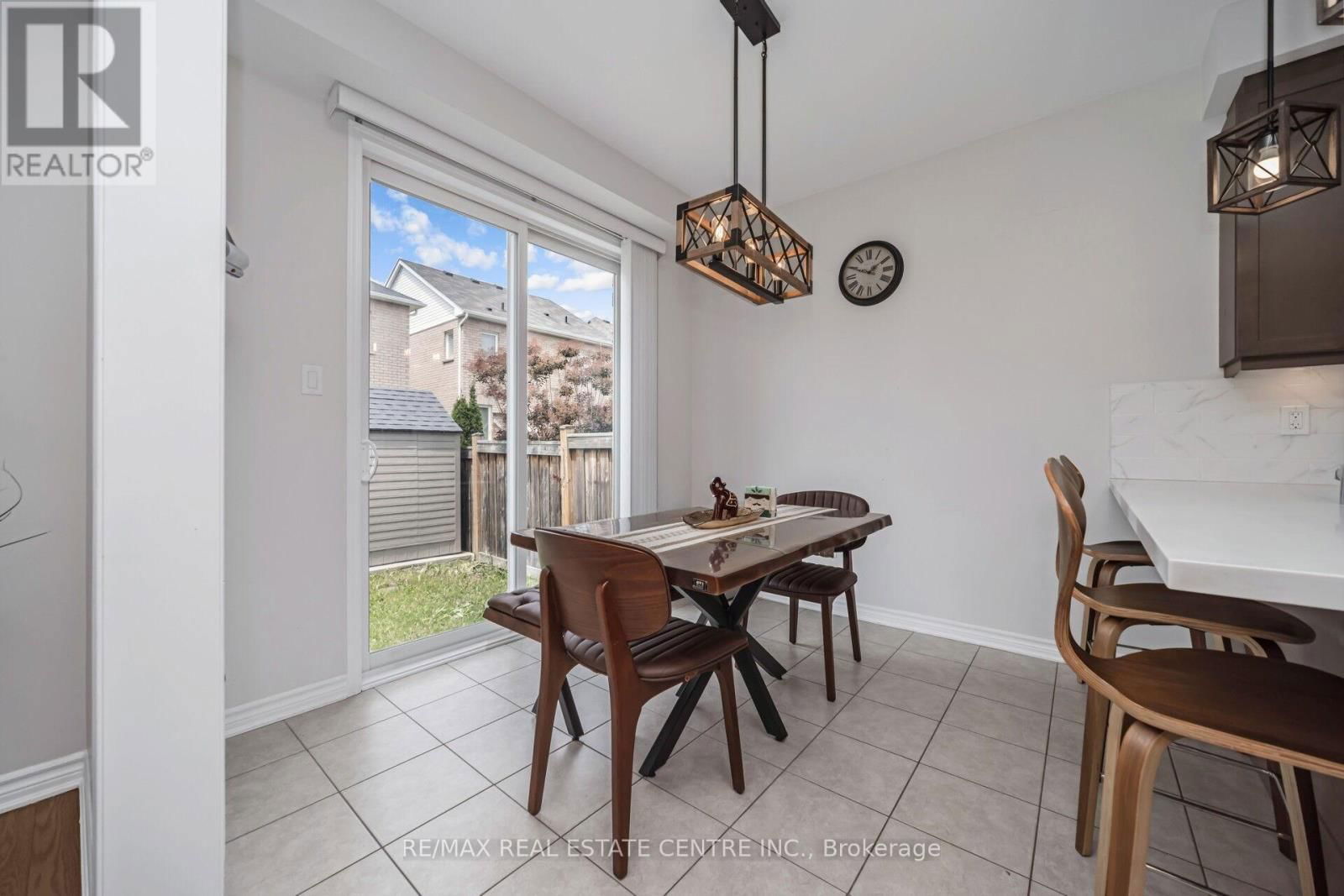 343 EMMETT LANDING Image 19