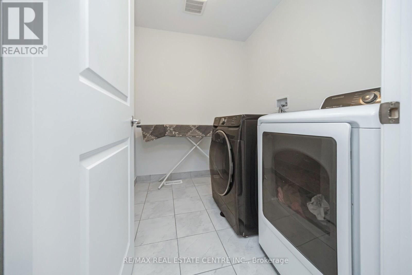 343 EMMETT LANDING Image 28