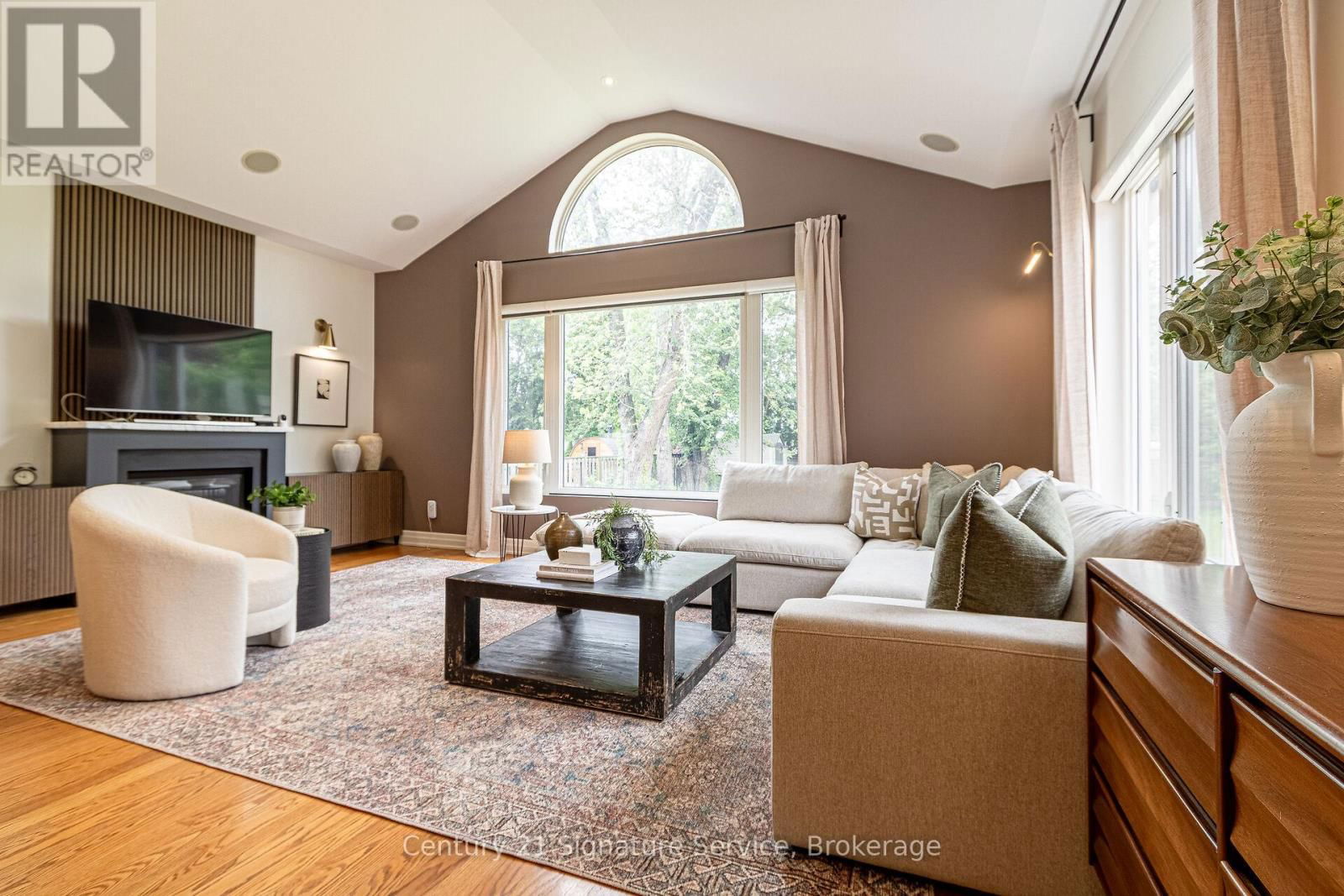 24 JOYMAR DRIVE Image 11