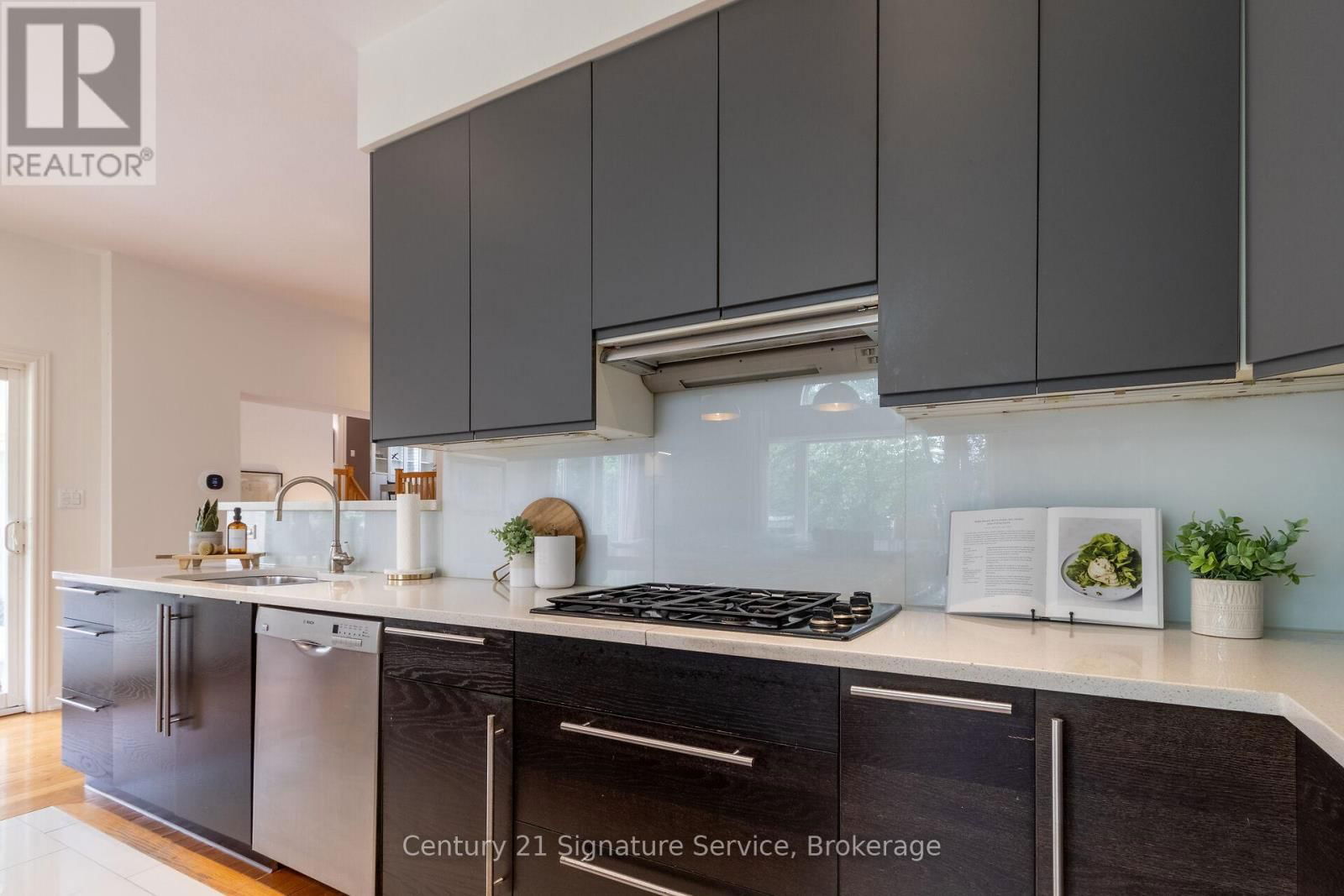24 JOYMAR DRIVE Image 22