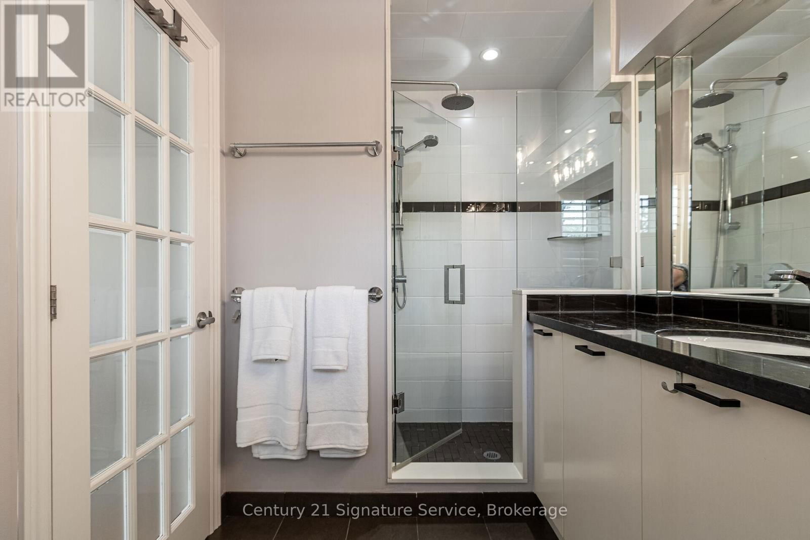 24 JOYMAR DRIVE Image 31