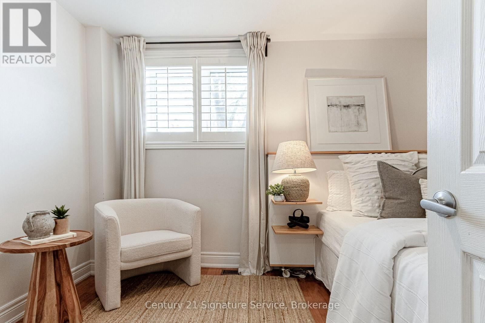 24 JOYMAR DRIVE Image 35