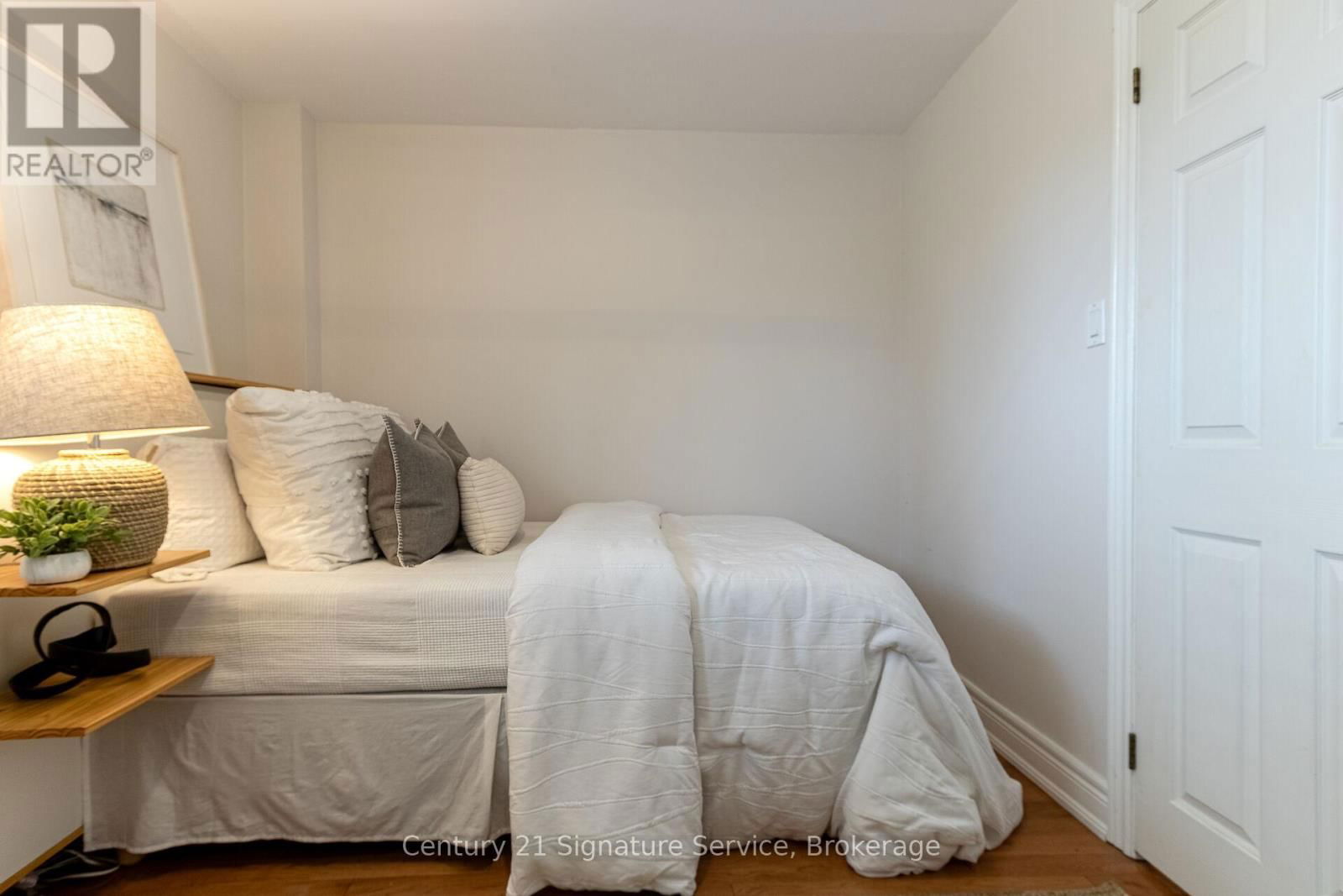 24 JOYMAR DRIVE Image 36