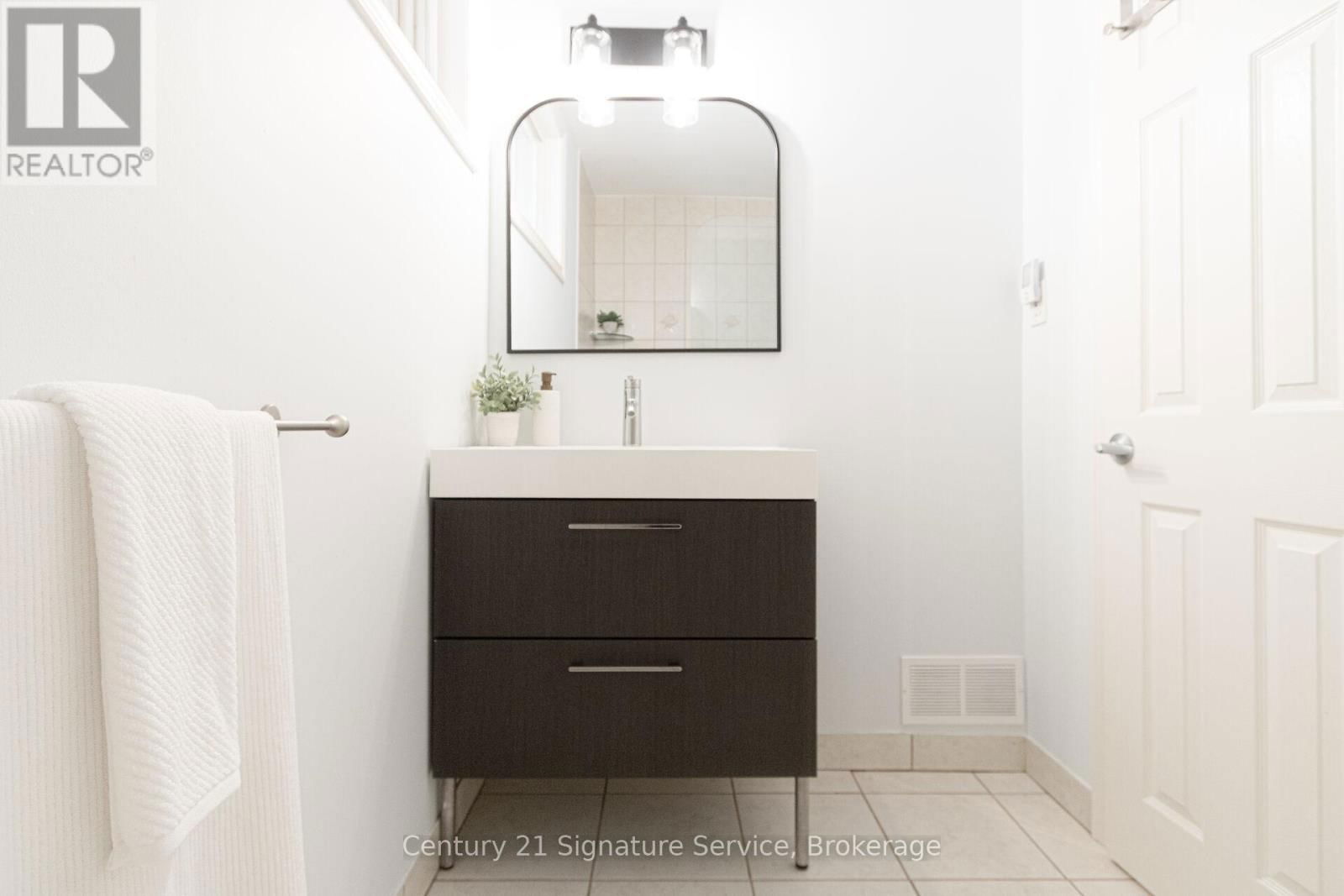 24 JOYMAR DRIVE Image 38