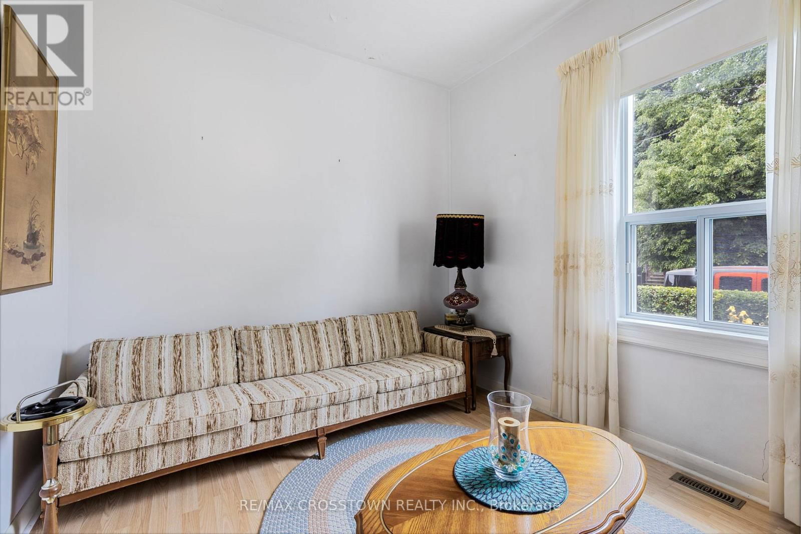 35 EDITH AVENUE Image 12