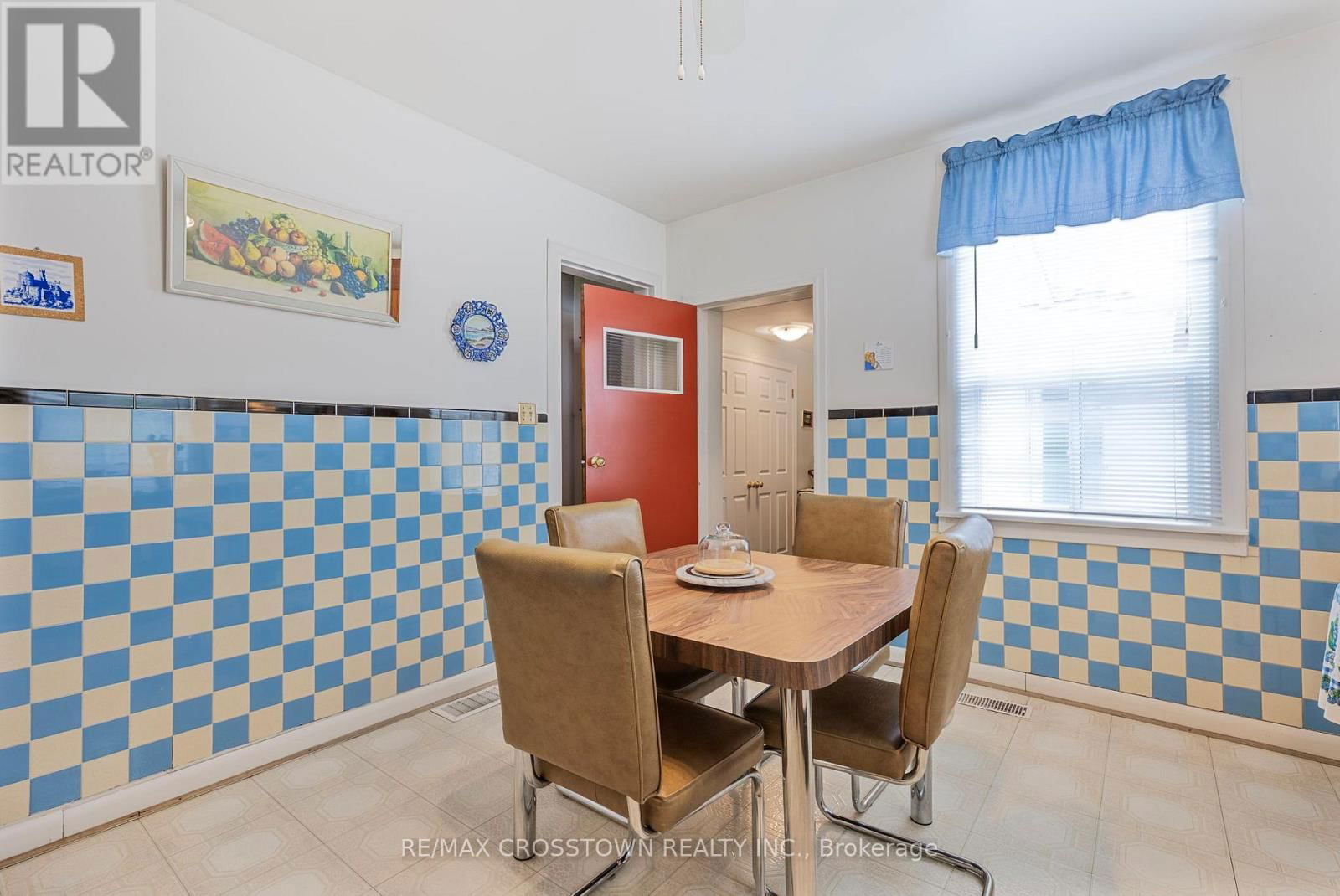 35 EDITH AVENUE Image 16