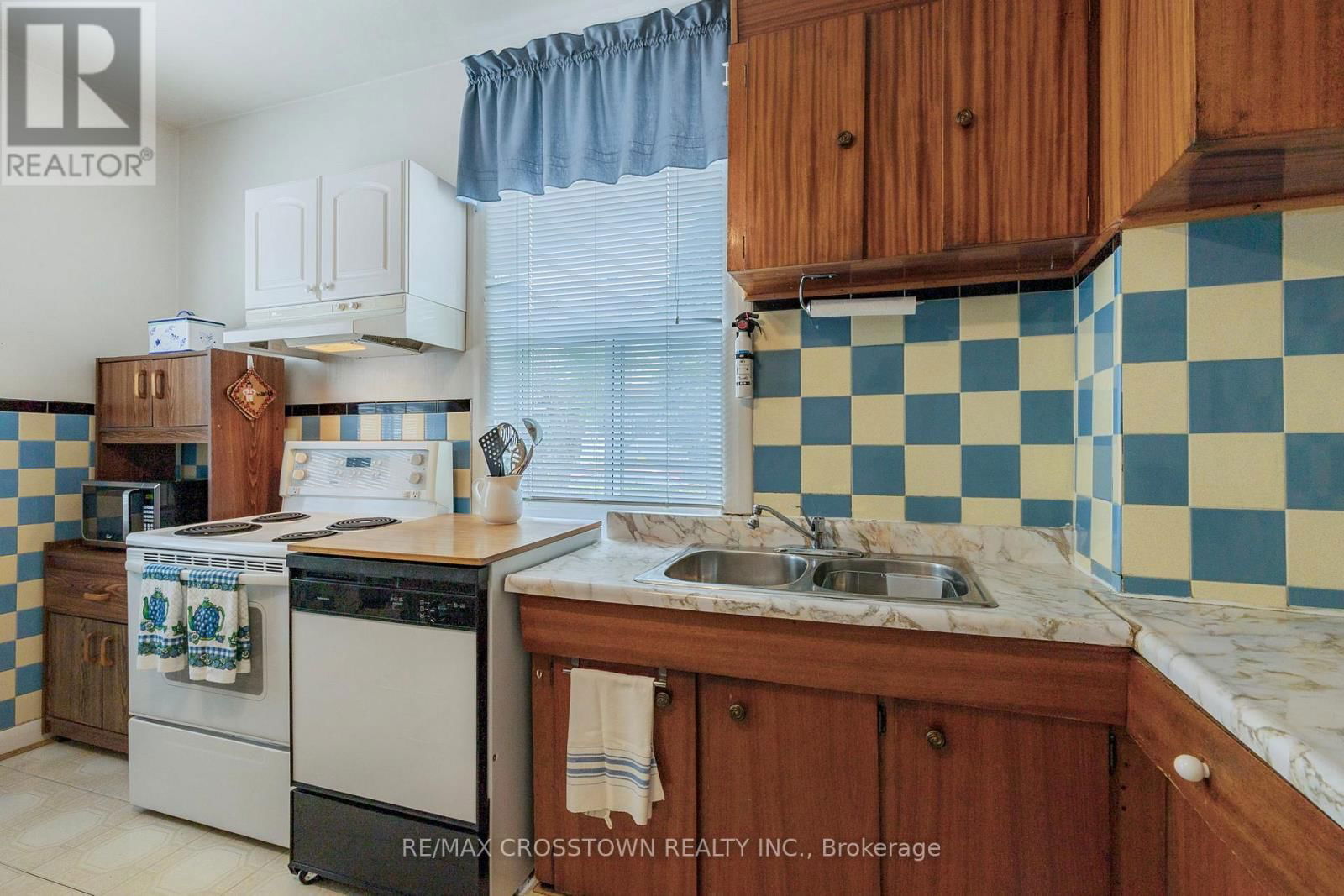 35 EDITH AVENUE Image 17