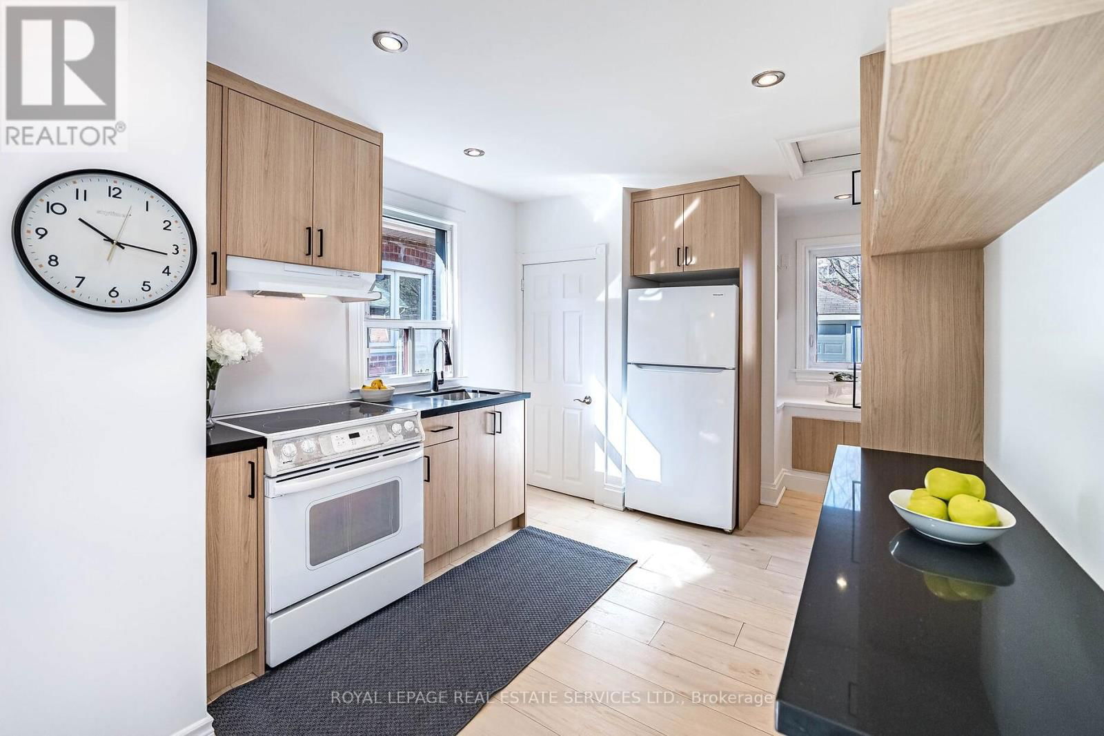 48 THIRTEENTH STREET Image 11