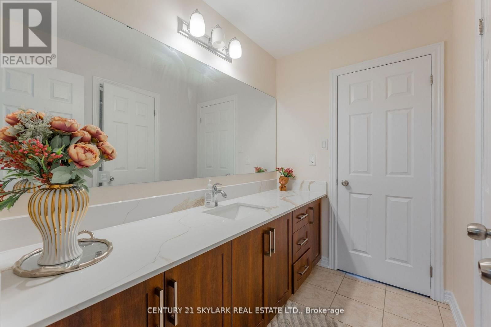 197 SUSSEXVALE DRIVE Image 24