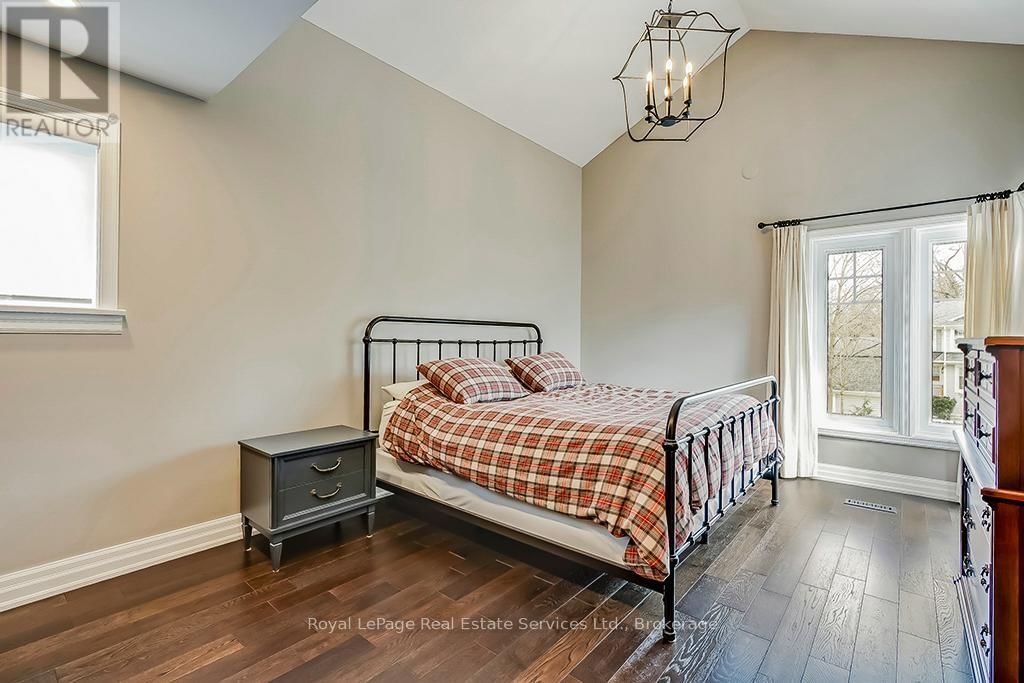 247 ALLAN STREET Image 24