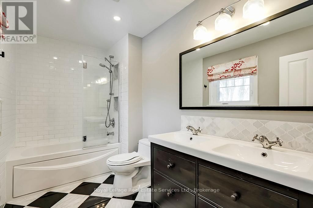 247 ALLAN STREET Image 31