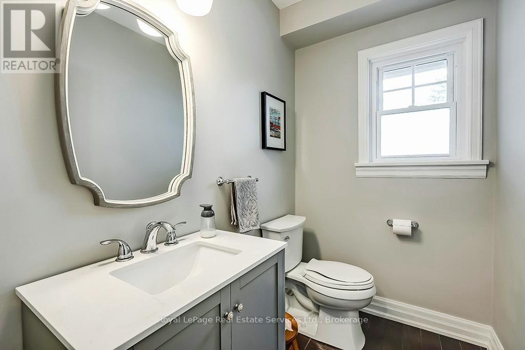 247 ALLAN STREET Image 32