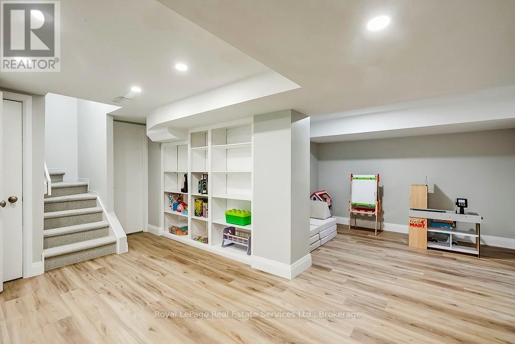 247 ALLAN STREET Image 33