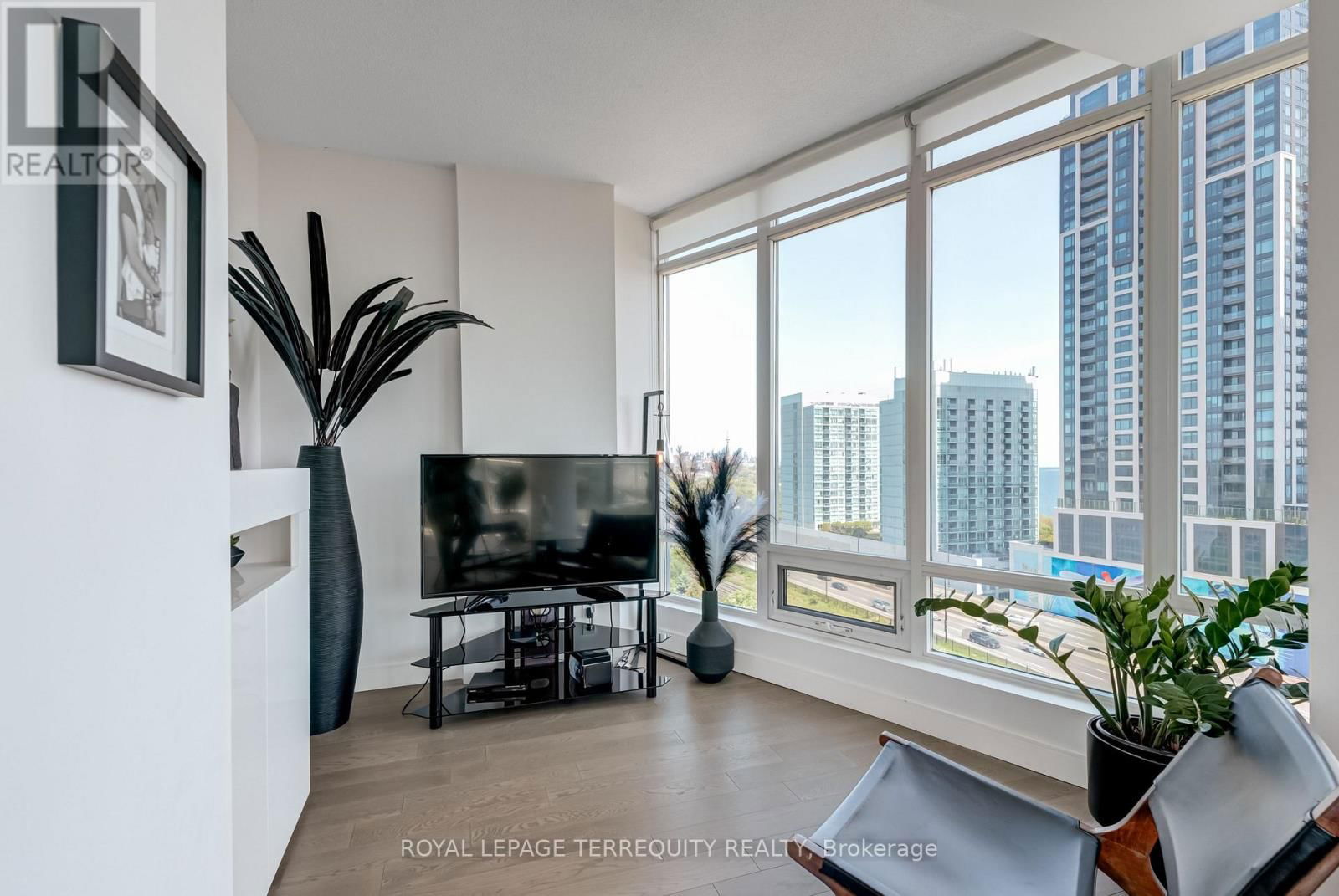 1210 - 15 WINDERMERE AVENUE Image 14