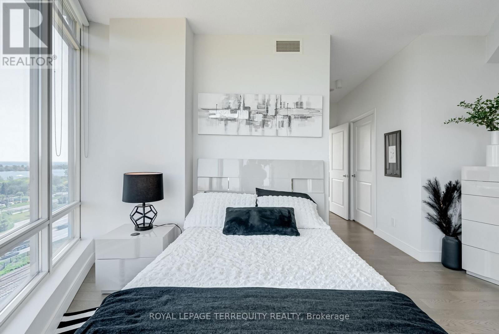 1210 - 15 WINDERMERE AVENUE Image 22