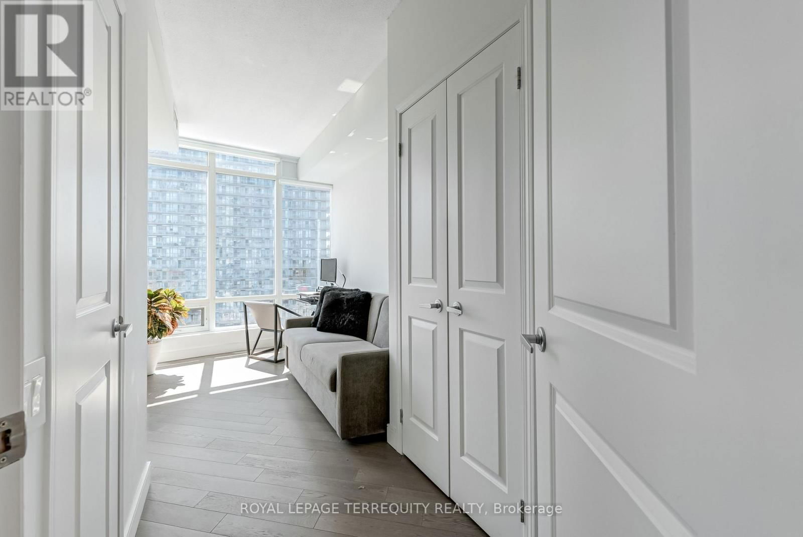 1210 - 15 WINDERMERE AVENUE Image 27