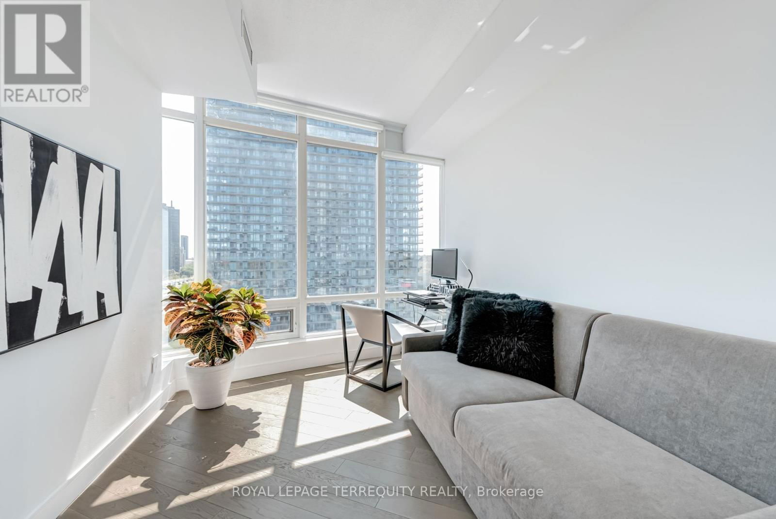 1210 - 15 WINDERMERE AVENUE Image 28