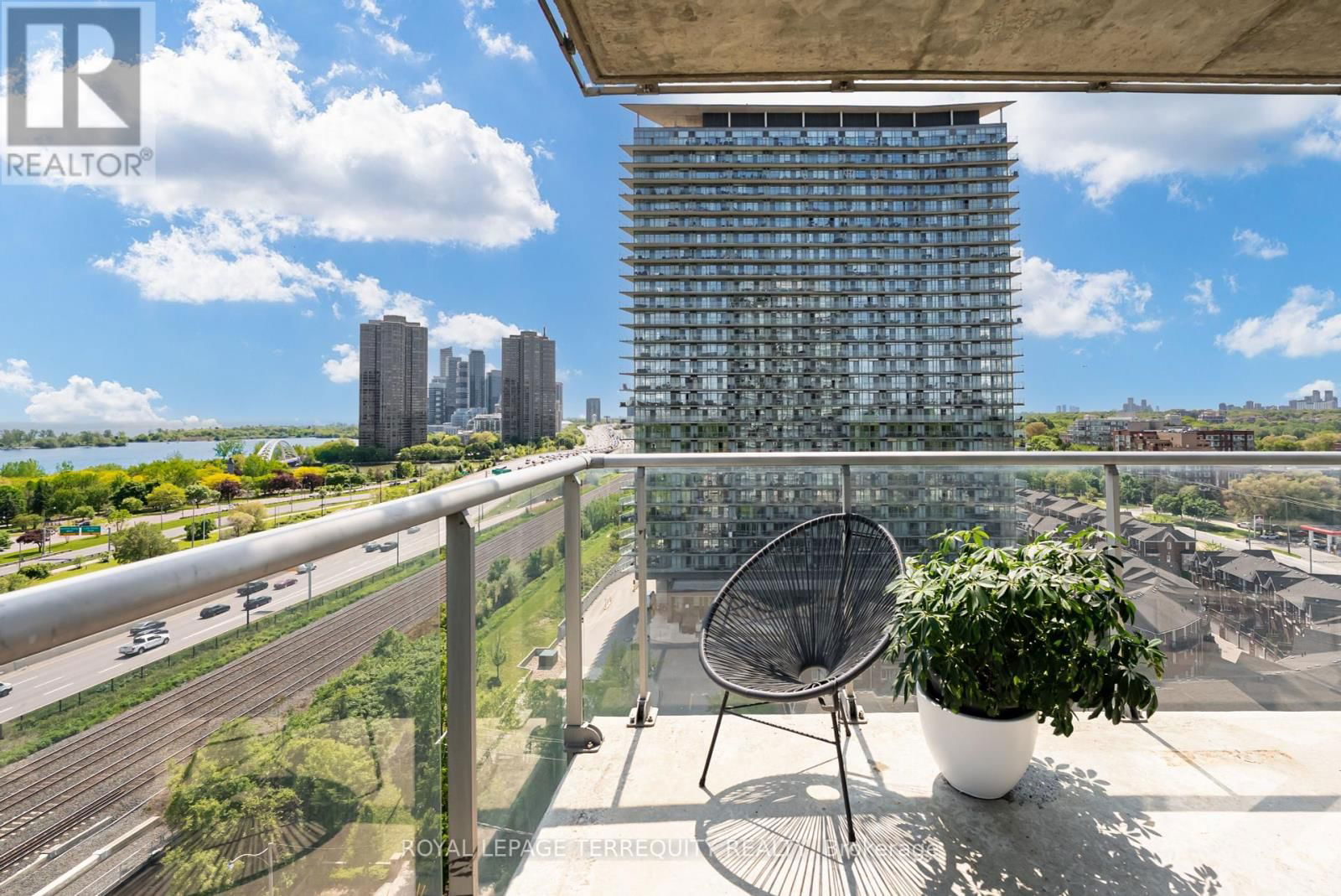 1210 - 15 WINDERMERE AVENUE Image 30